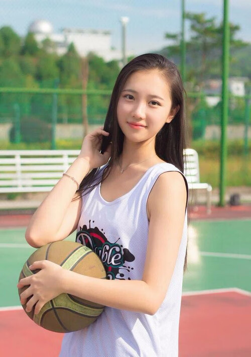 BSPORT 官网-“腰旗式美式橄榄球：东部新区赛场引领新潮流运动风尚”
