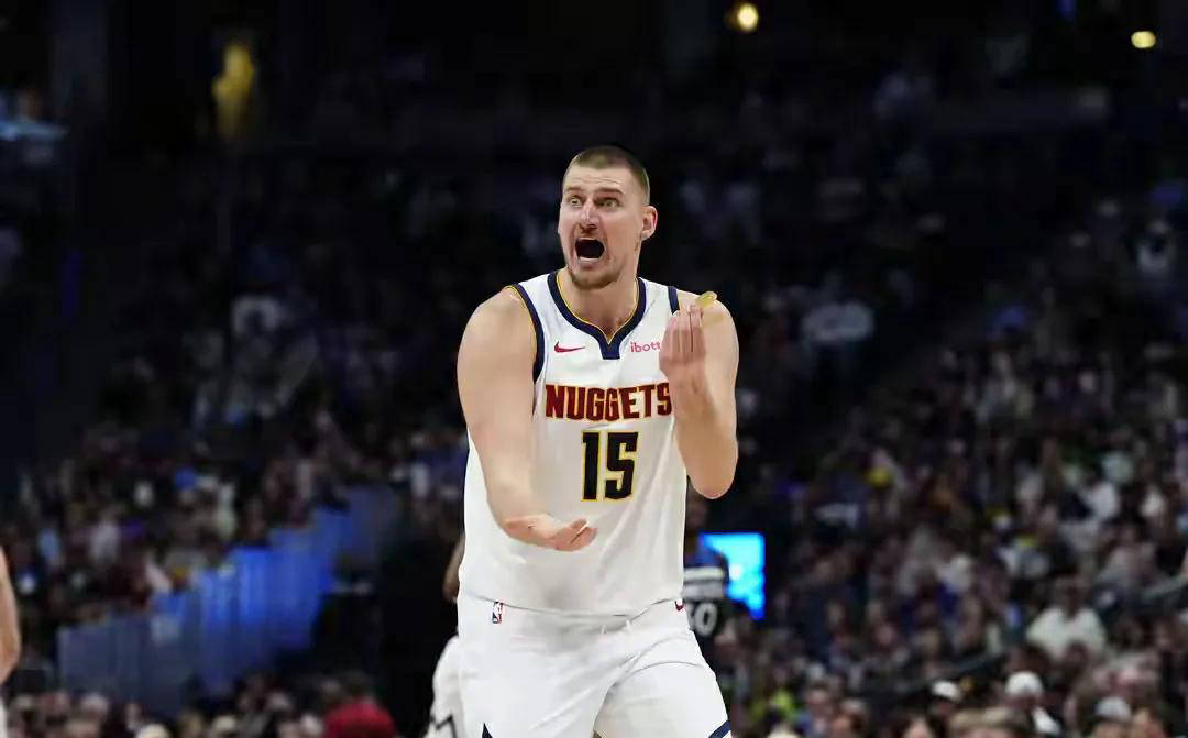 bsports体育:掘金队约基奇：如何继续统治比赛，保持统治力，带领球队前进，卫冕总冠军，成为篮球界的传奇人物，影响更多人？的简单介绍
