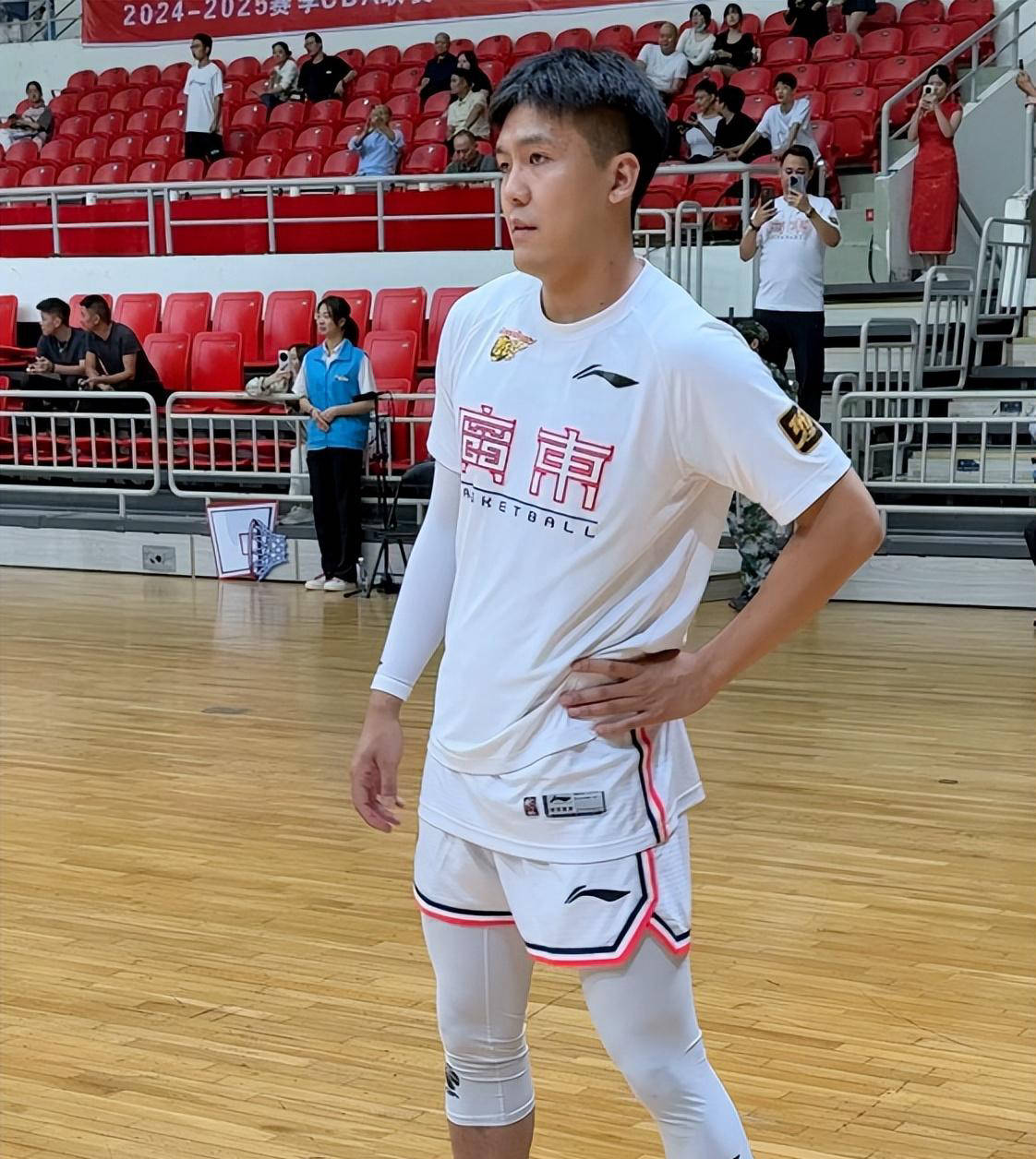 B体育官网：CBA球队的休赛期运作：引援策略与阵容调整的简单介绍