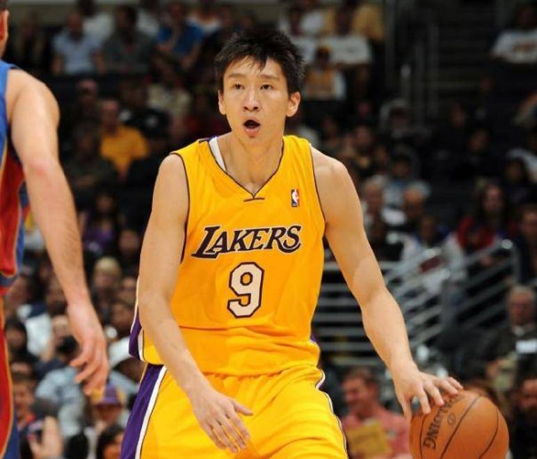 B体育官网：从CBA到NBA，中国球员的留洋之路如何走得更稳的简单介绍